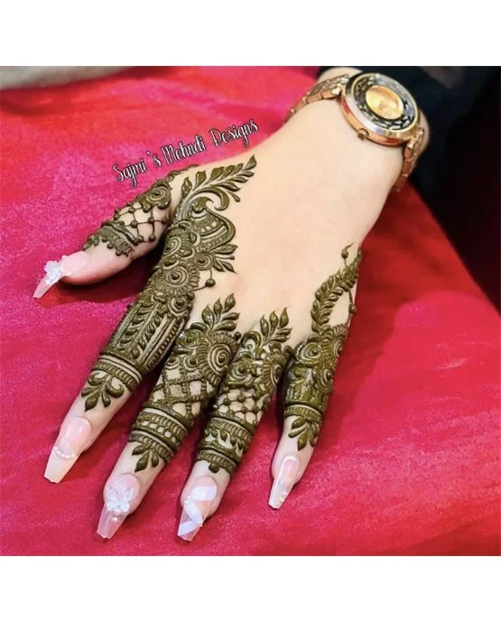 Exquisite Outline Placement On Back Finger Mehndi Design